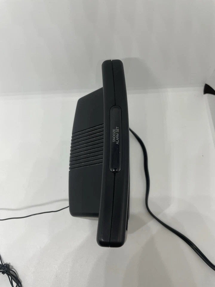 Zenith ZG120M Vintage AM/FM Clock Radio Tested Working - Image 2 of 4