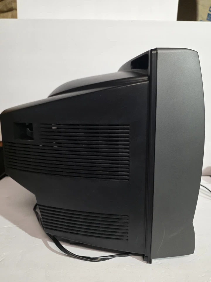 Daewoo DTQ-13V1FC 13” CRT Gaming Color TV Frontal A/V con Antena Foto 4 de 4