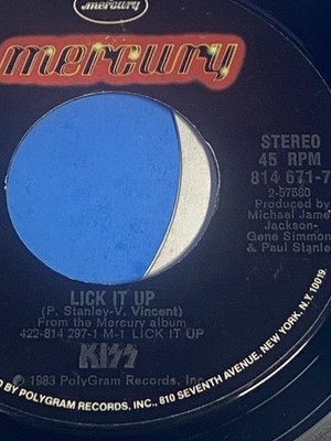 Kiss   Lick It Up / Dance All Over Your Face   45rpm  1983 814671   VINYL NM