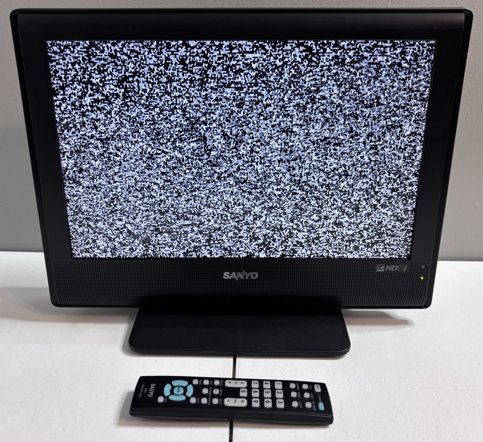 Sanyo DP19648 19" LCD HDTV 720p TV / Monitor with Remote - Vintage Retro Gaming