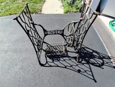 VTG ANTIQUE PRE 1920s  SINGER TREADLE SEWING MACHINE CAST IRON TABLE BASE LEGS