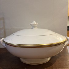 Royal Worcester - Capri - Gemüseterrine mit ...