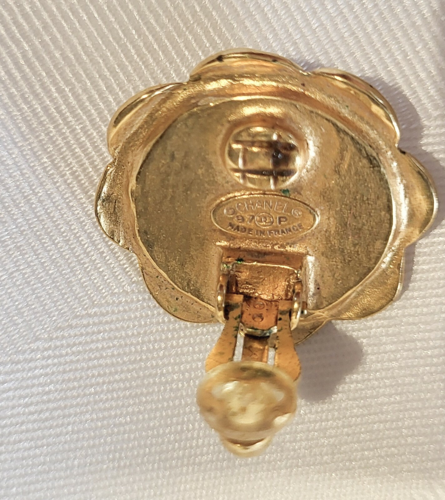 CLASSY AUTHENTIC CHANEL PEARL BUTTON CC LOGO VINT… - image 5