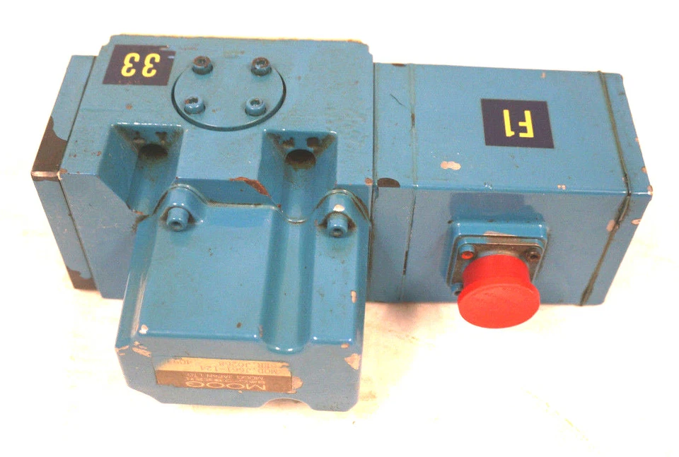 USED MOOG J661-124 SERVO VALVE J661124 - Image 3 of 4
