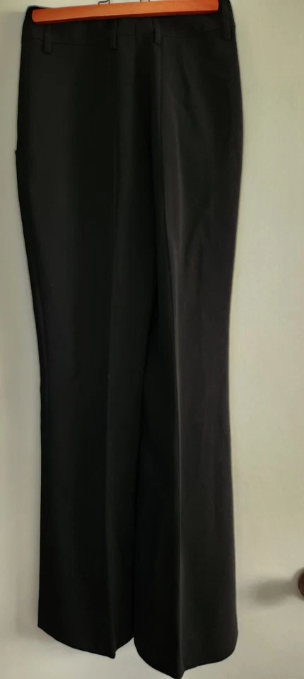 Pantalones de vestir acampanados de lana negros lisos AKRIS Bergdorf Goodman $795 talla US 4 Foto 3 de 4
