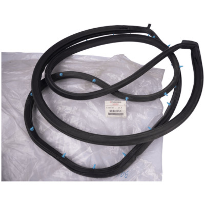 Mitsubishi Pajero WEATHERSTRIP FR DOOR OPENING OTR RH MR440456