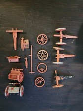 Sm Lot of Broken Artillery Equipment --1/72