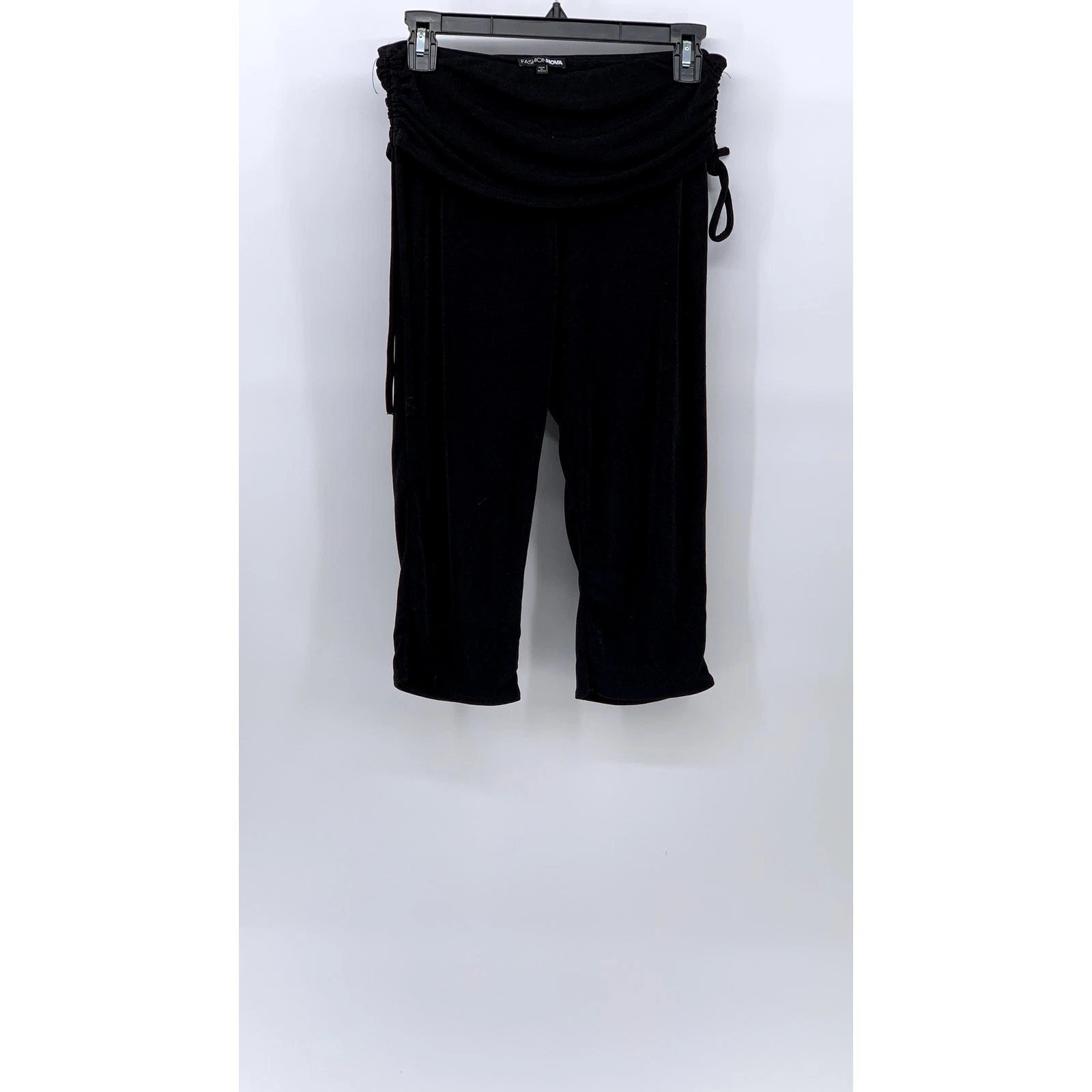 FASHION NOVA Women's Y2K Inspired Black Stretch High Waisted Capri Pants SZ M