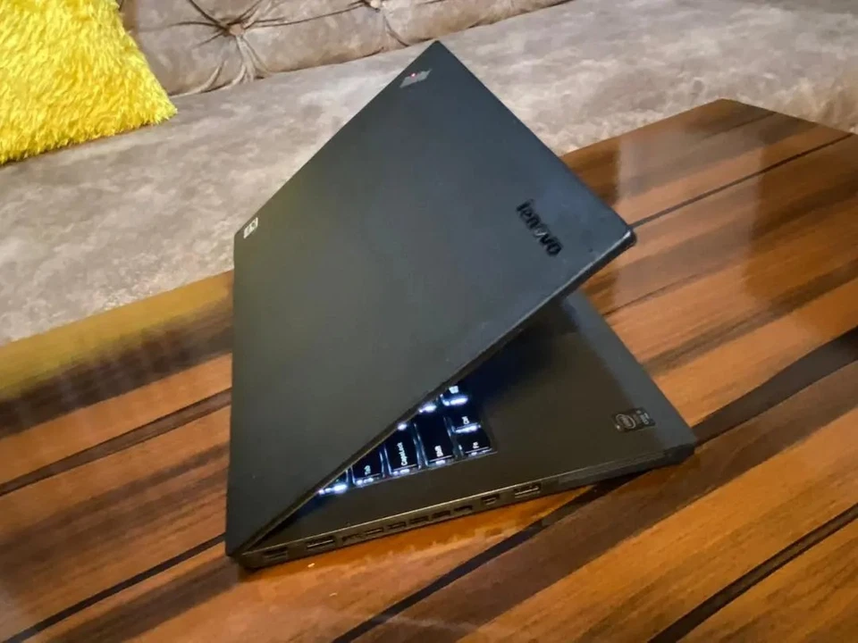 Lenovo ThinkPad T450 · i7-5600U · 8GB · 256GB, foto 3 di 3