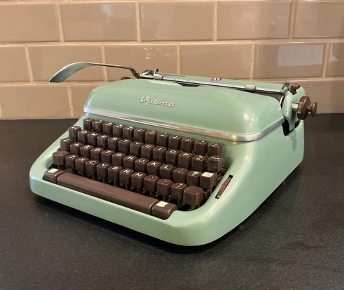 VTG Optima Elite Typewriter - Pistachio Green w/Brown Keys 1957 -Great Condition