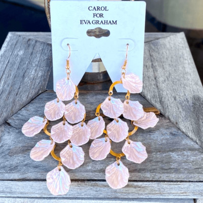 Carol for Eva Graham Pink Shell Dangle/Drop Earrings. NWT! New!
