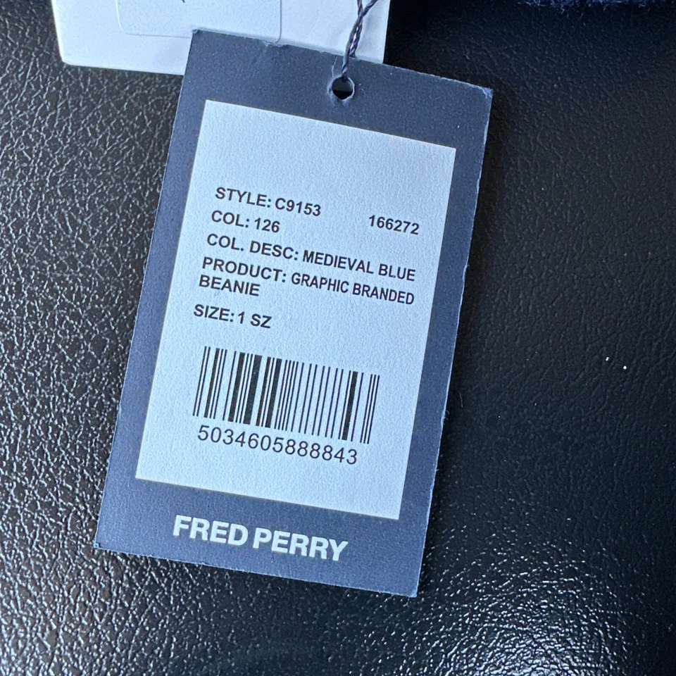 Gorro Fred Perry Gráfico Tejido Acanalado Azul Medieval Nuevo con Etiquetas Foto 3 de 4