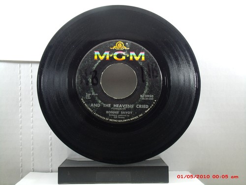 RONNIE SAVOY -(45)- AND THE HEAVENS CRIED / THE BIG CHAIN - MGM RECORDS  -  1960 - Picture 1 of 2