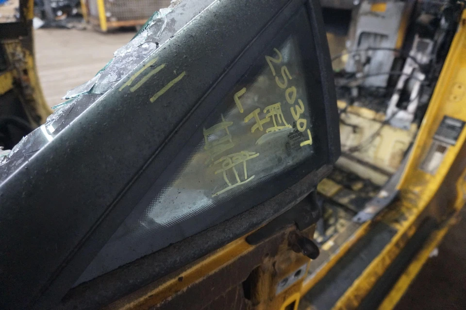 Переднее левое фиксированное вентиляционное четверть окна 400845115A Lamborghini Gallardo Spyder 2008 - Изображение 3 из 3