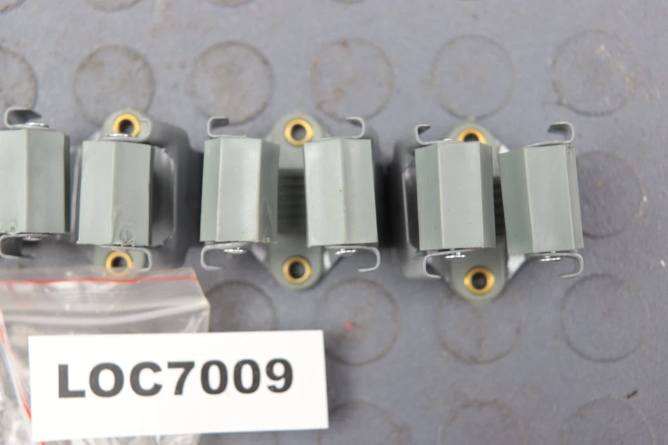 SOPORTES PARA FREGONA Y ESCOBA X002CL871F PAQUETE DE 5 LOC7009 Foto 4 de 4