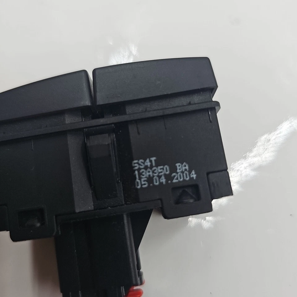 5S4T13A350 2005 2006 2007 Ford Focus Emergency Hazard Flasher Button Switch - Image 3 of 4