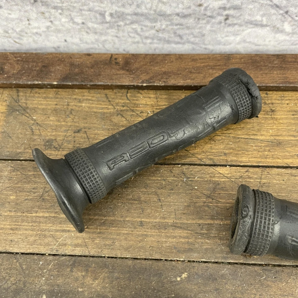 Vintage Redline BMX Grips 90s Original End Plugs Pair Bicycle Parts Very Worn - Image 4 of 4