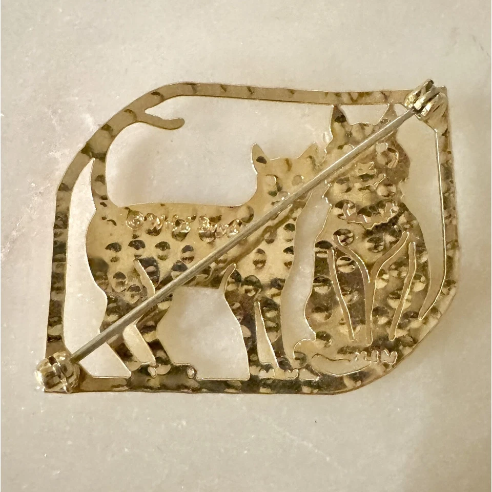 PIN BROCHE DISEÑO TRABAJO ABIERTO PAREJA GATO TONO DORADO FIRMADO WILD BRYDE VINTAGE Foto 2 de 4