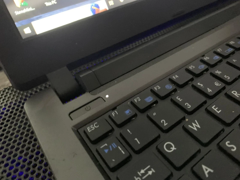 Stone Notebook W515TU 4GB Ram, 128GB Fast SSD, WiFi &Windows 10 (No Battery Inc) - Image 3 of 4