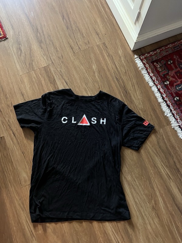 🔥 SALE!-Wilson Clash T- Shirt  Size LG And Tennis Towel
