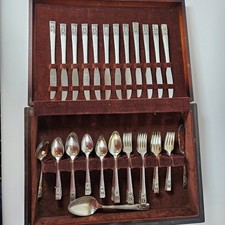 Vintage Oneida Coronation Community Silver Plated Flatware 75 Piece Wooden Chest