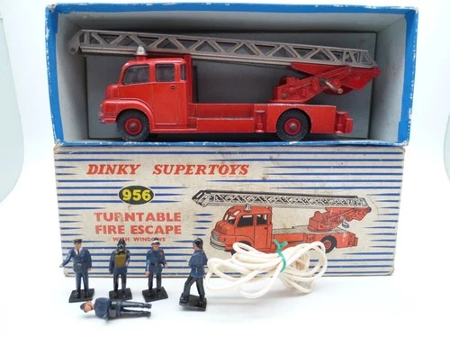 VINTAGE DINKY TOYS 956 BEDFORD TURNTABLE FIRE TRUCK & ORIGINAL BOX +FIGURES 1958