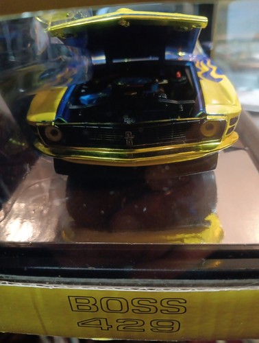 M2 1/24 BOSS 429 MUSTANG GOLD CHASE 1/750 - Picture 3 of 3
