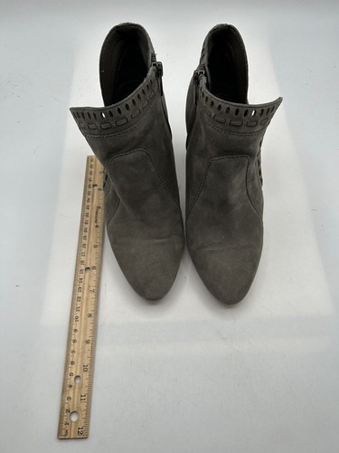 Vince Camuto Boot Women's Sz 7M Gray Suede Side Zip Closed Toe Ankle Bootie - Picture 8 of 8