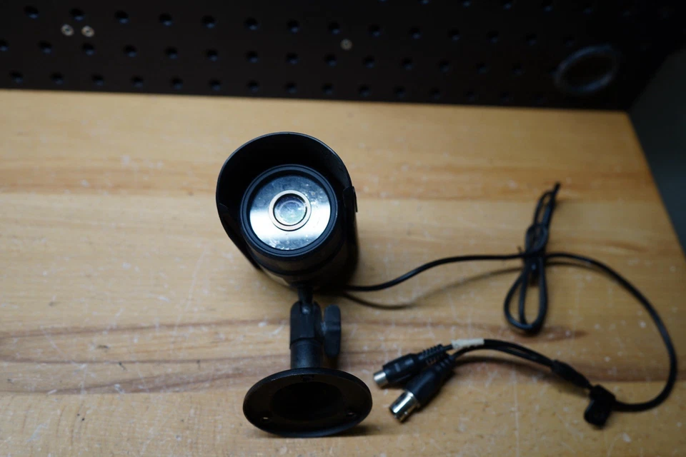 (S) Swann PRO-555 Compact Day/Night Security Camera Only Camera - Image 3 of 4