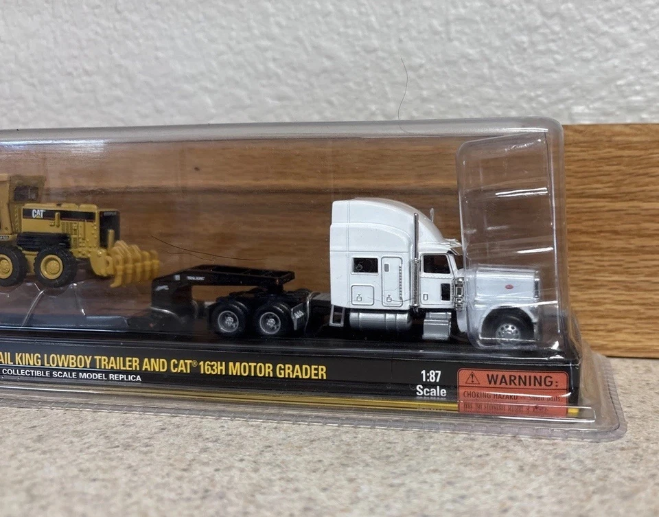 Norscot Peterbilt Modelo 389 con Remolque Trail King Lowboy y Motoniveladora Cat 163H Foto 4 de 4