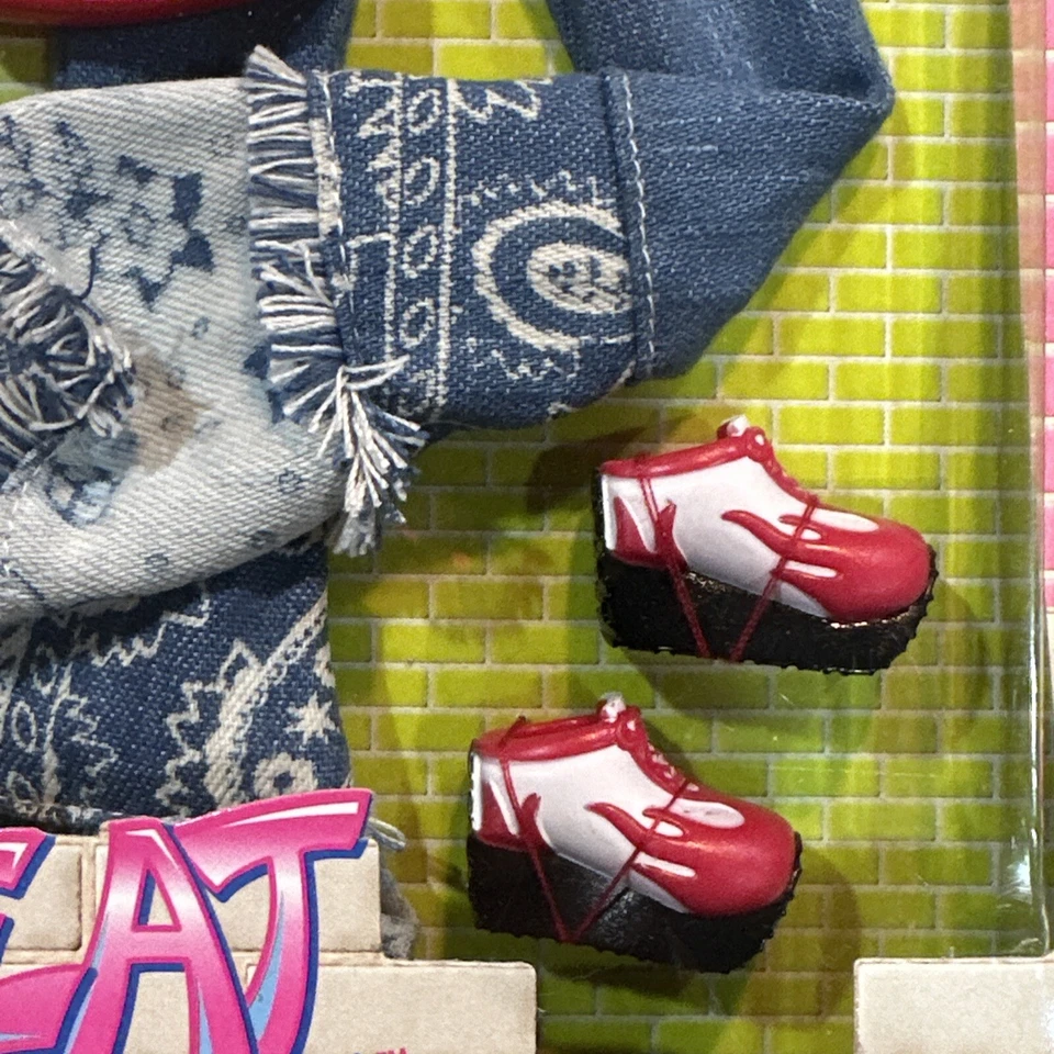 芭比节拍街头牛仔褶皱嬉皮裤套装美泰 B3487 🌸 全新 🌸 — 第 4/4 张图片