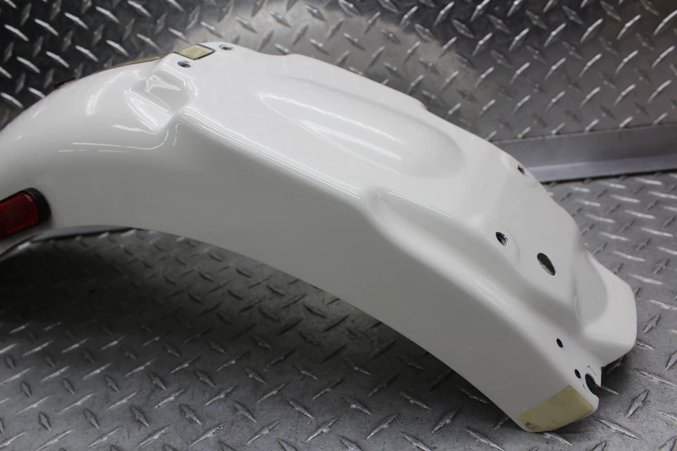 2016 TRIUMPH BONNEVILLE T100 WHITE REAR FENDER MUD GUARD T2309419-NW - Image 4 of 4