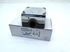 Telemecanique Sensors XSDA400519H7 Inductive Proximity Switch 24-240V