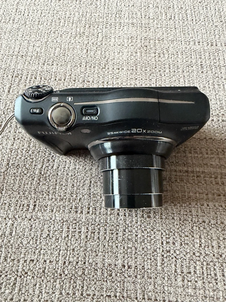 Fujifilm Finepix F750EXR Digital Camera 16 Mega CMOS White 20X Zoom - Image 4 of 4