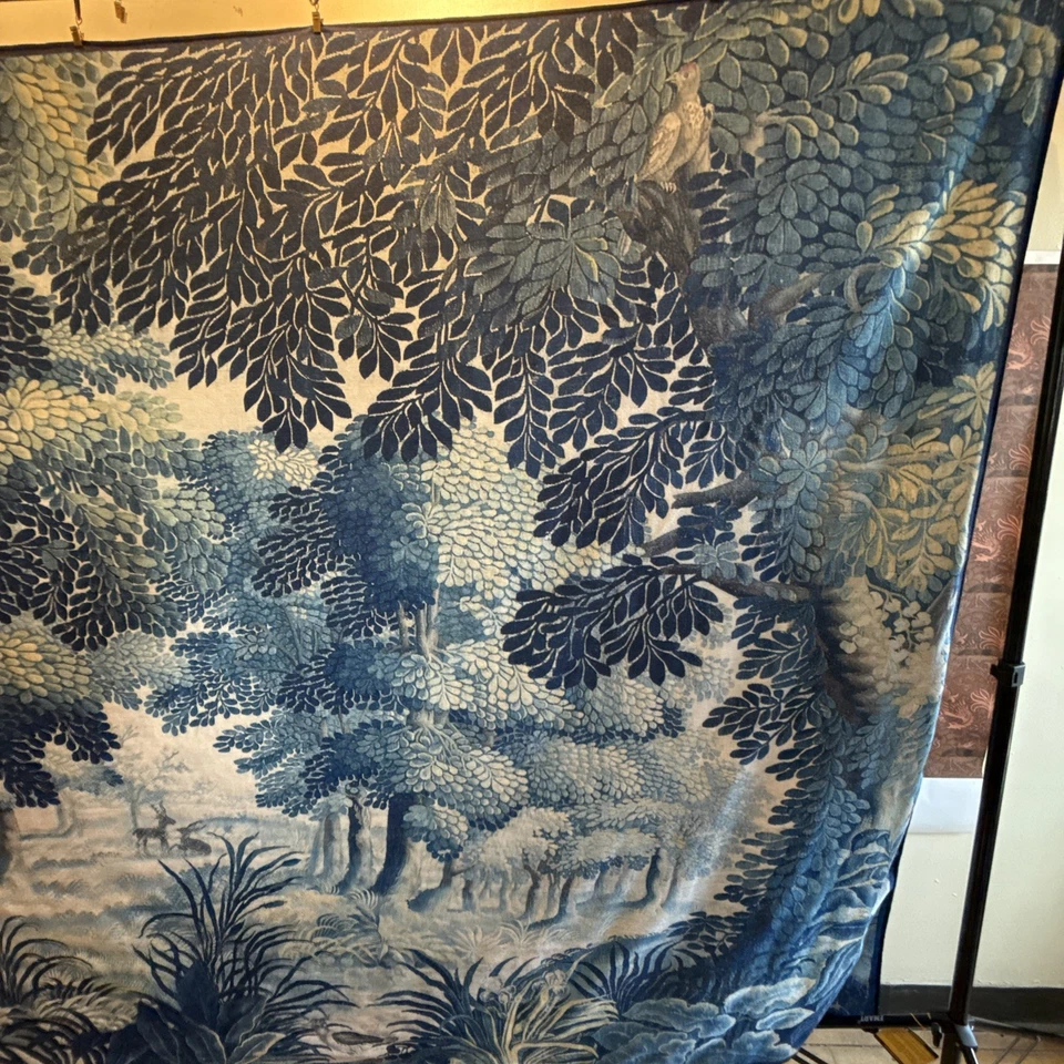 Preciosa reproducción de tapiz azul verdure en textil de microfibra sintética 90 pulgadas Foto 2 de 4