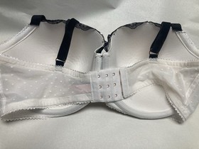 Victoria's Secret Lightly Lined Black Lace Trim Off White Color Bra Size 38 DDD