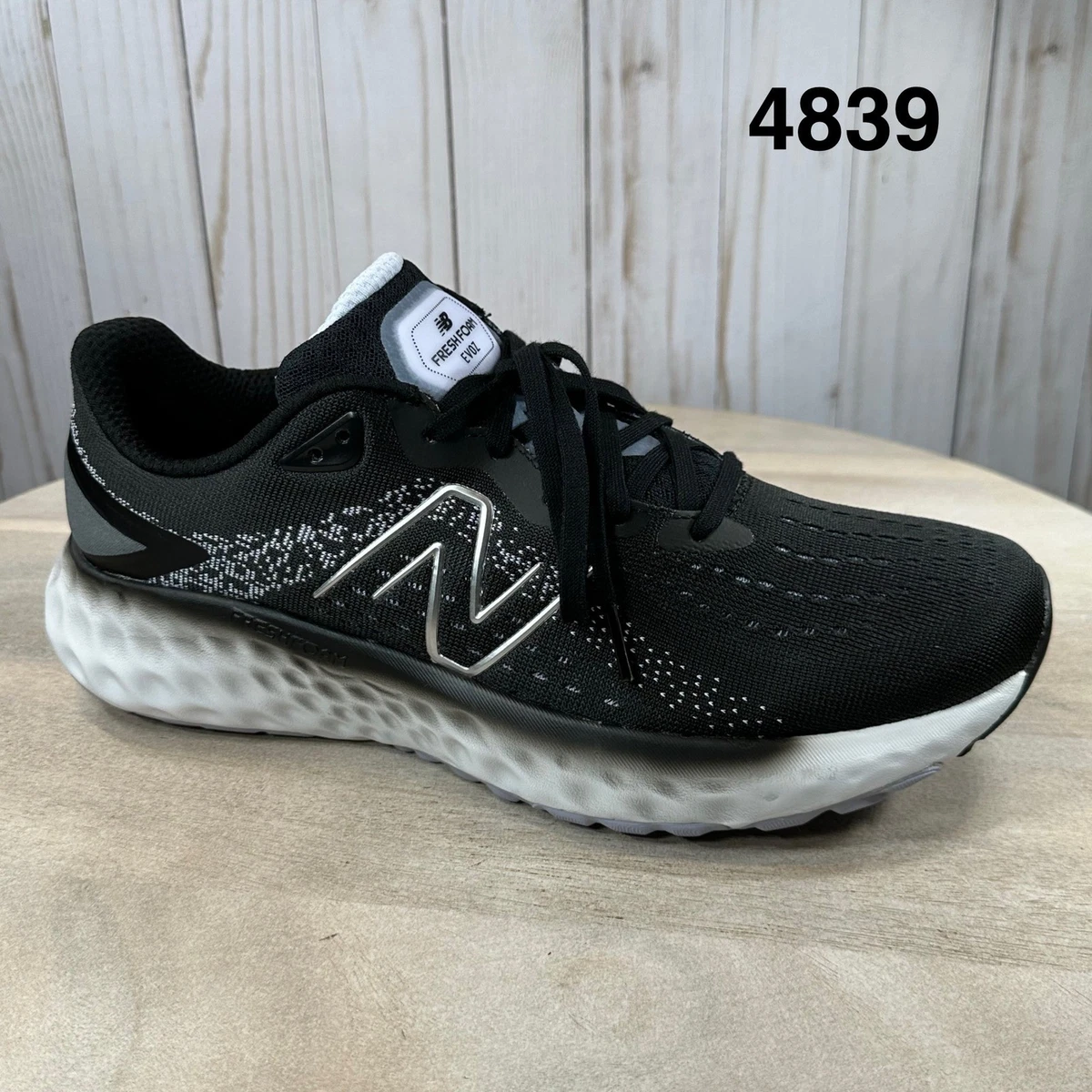 New Balance Black Mesh Athletic Sneakers man 10.5 woman’s 12 New Balance M880K15 // Metallic (Neutral Support) Men main image 3