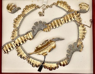 VINTAGE TRIFARI ELEGANT SET Earrings Necklace Bracelet & Matching Brooch 1950’s