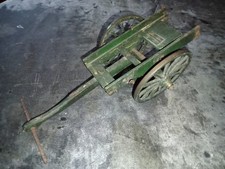 Jouet ancien N°1 - grande charrette à bœufs métal et bois - manques - H 9 cm