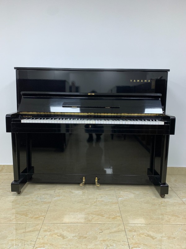 Yamaha U1 Upright Piano 48" Black Gloss | Elegant in Dallas