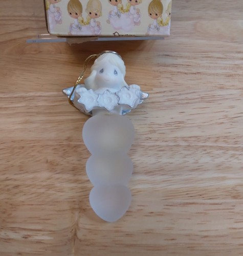 Enesco Precious Moments 546062/F Ángel Sosteniendo Estrellas Ornamento - Imagen 2 de 4