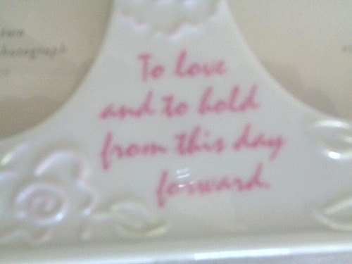 Cornice portafoto in ceramica cuori intimi di Enesco (#5736). - Foto 4 di 8