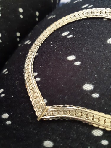 Gold Tone Herringbone Link V-Shape Necklace Detail Chain Retro 1980s - Picture 6 of 6