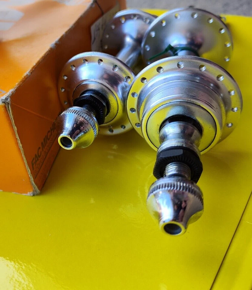 PAR COMPLETO DE CUBOS MARCA ITALIANA MICHE DIANTEIRO/TRASEIRO 32 FUROS NOS MOZZI PAIO NUOVI - Imagem 4 de 4