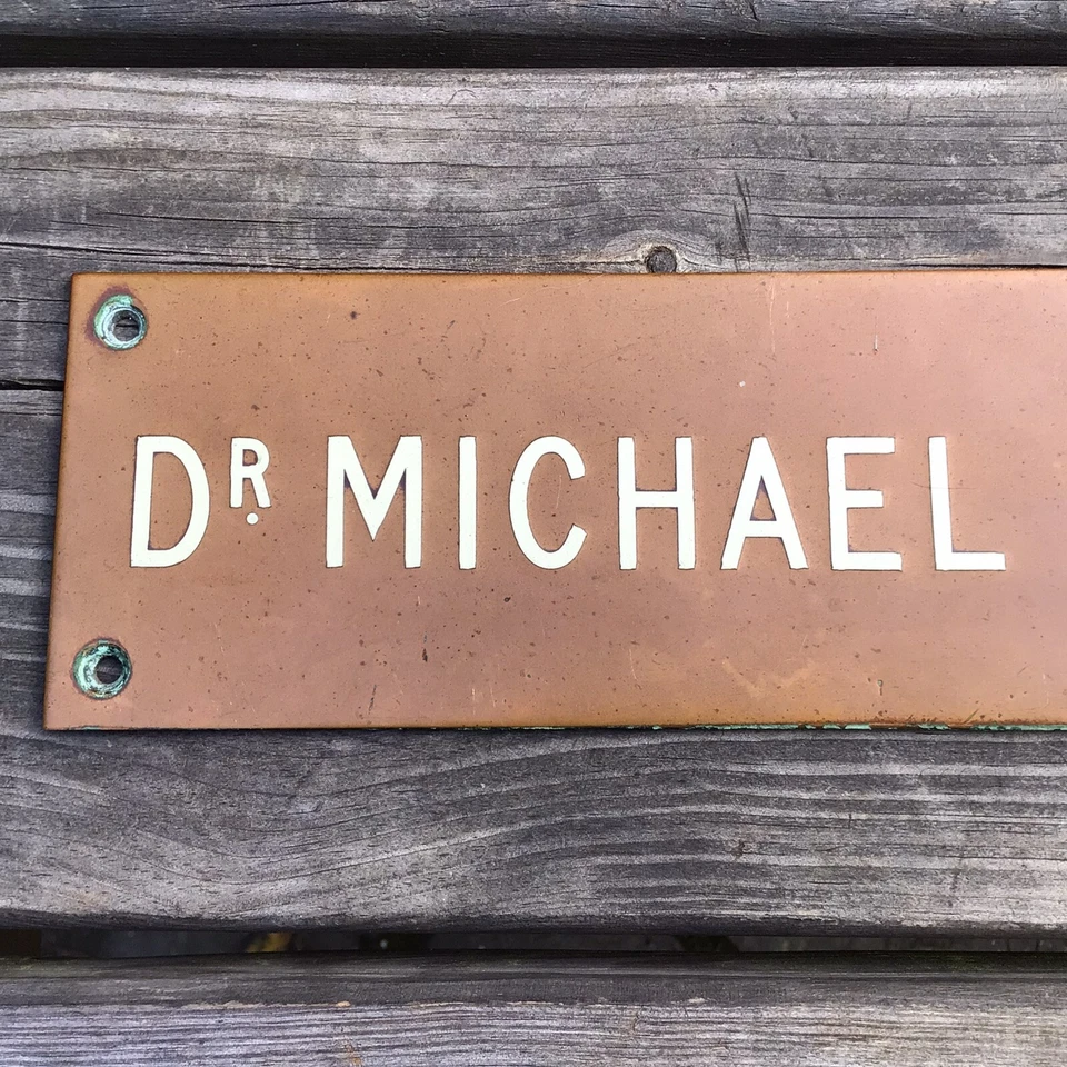 "Letrero antiguo vintage de puerta de bronce y esmalte Dr. Michael R. Rooney 12"" x 3""" Foto 2 de 4