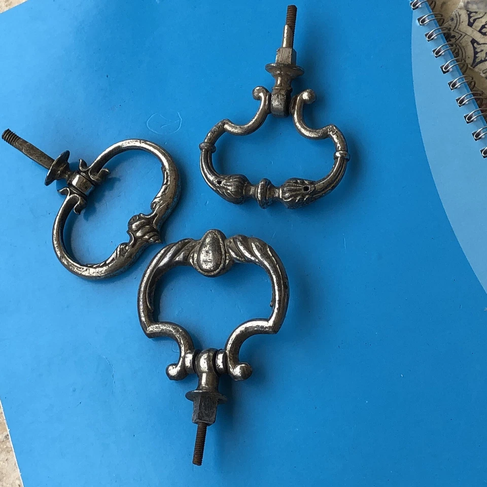 Ancienne poignée  de  tiroir de  commmode en  laiton  (x 3) - Photo 2/4