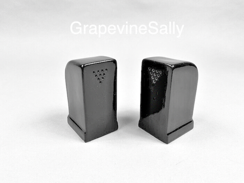 Vintage O'Keefe & Merritt Stove Top Clock Black Ceramic Salt & Pepper Shakers - Picture 5 of 5