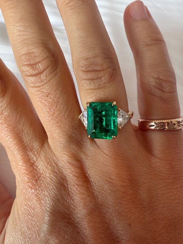 Colombian Emerald Reconstructed Chatham & Diamond CVD 9ct Gold Ring