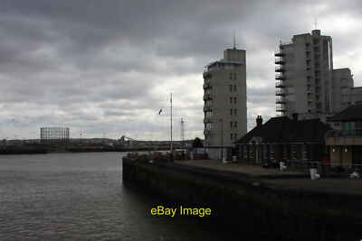 Foto 12x8 Gewitterwolken brauen sich über Blackwall Reach Pappel The view acros c2014
