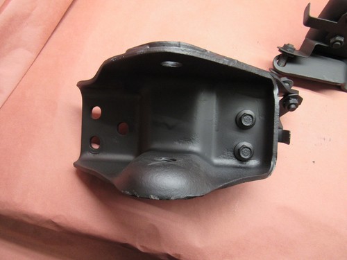 1999 - 2004 Ford F250 F350 4x4 Front Leaf Spring Hangers. Right & Left Side. OEM - Picture 4 of 10